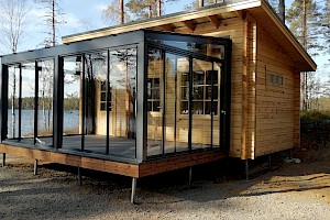 Lasiterassit alumiinirungolla