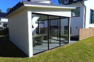 Kesäkeittiö tulisijalla