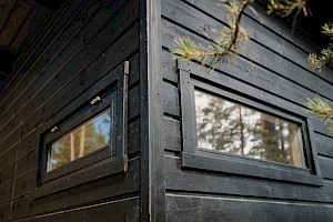 Pihamökin ikkuna