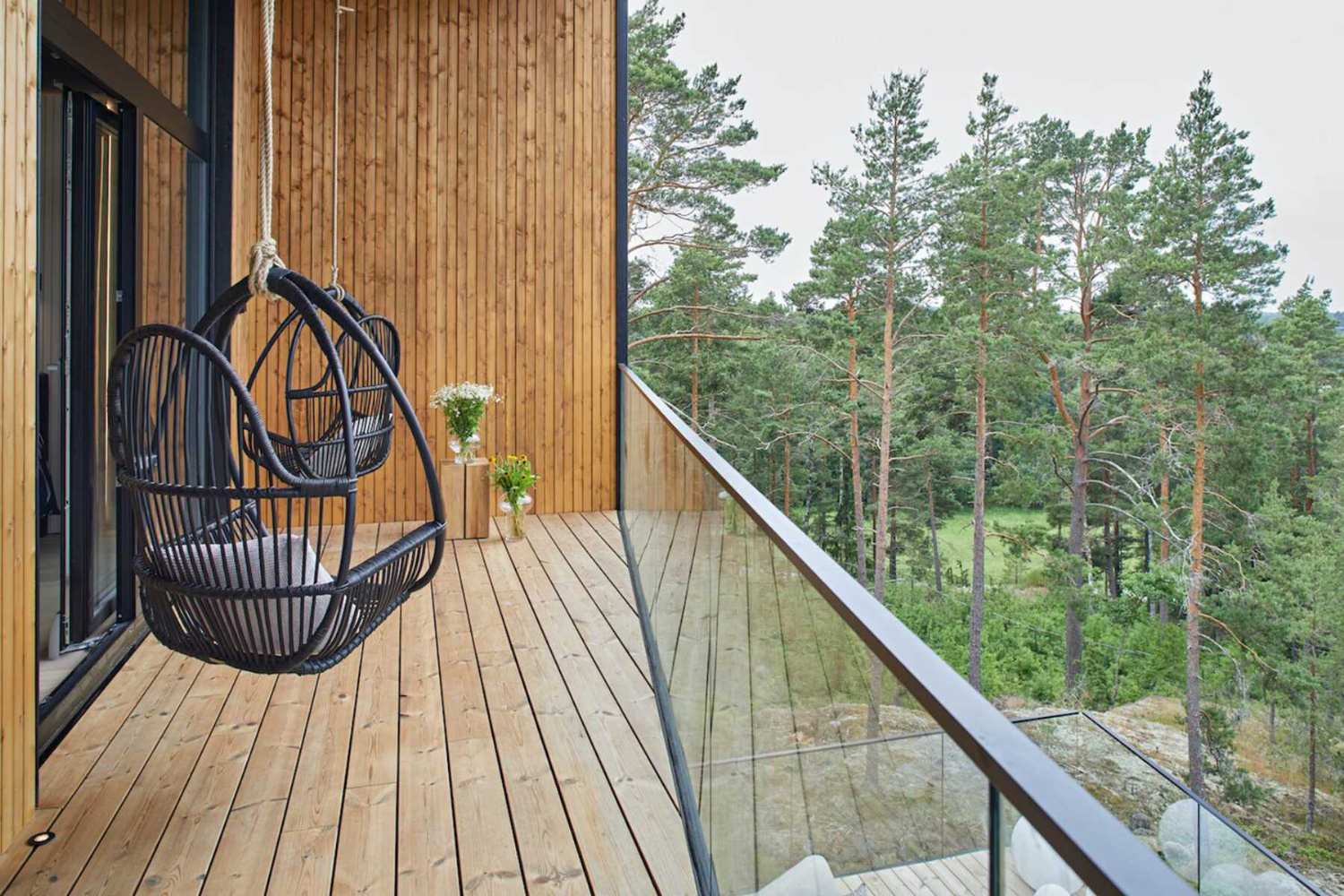 Tolpaton lasikaide - Saumaton ja moderni ratkaisu