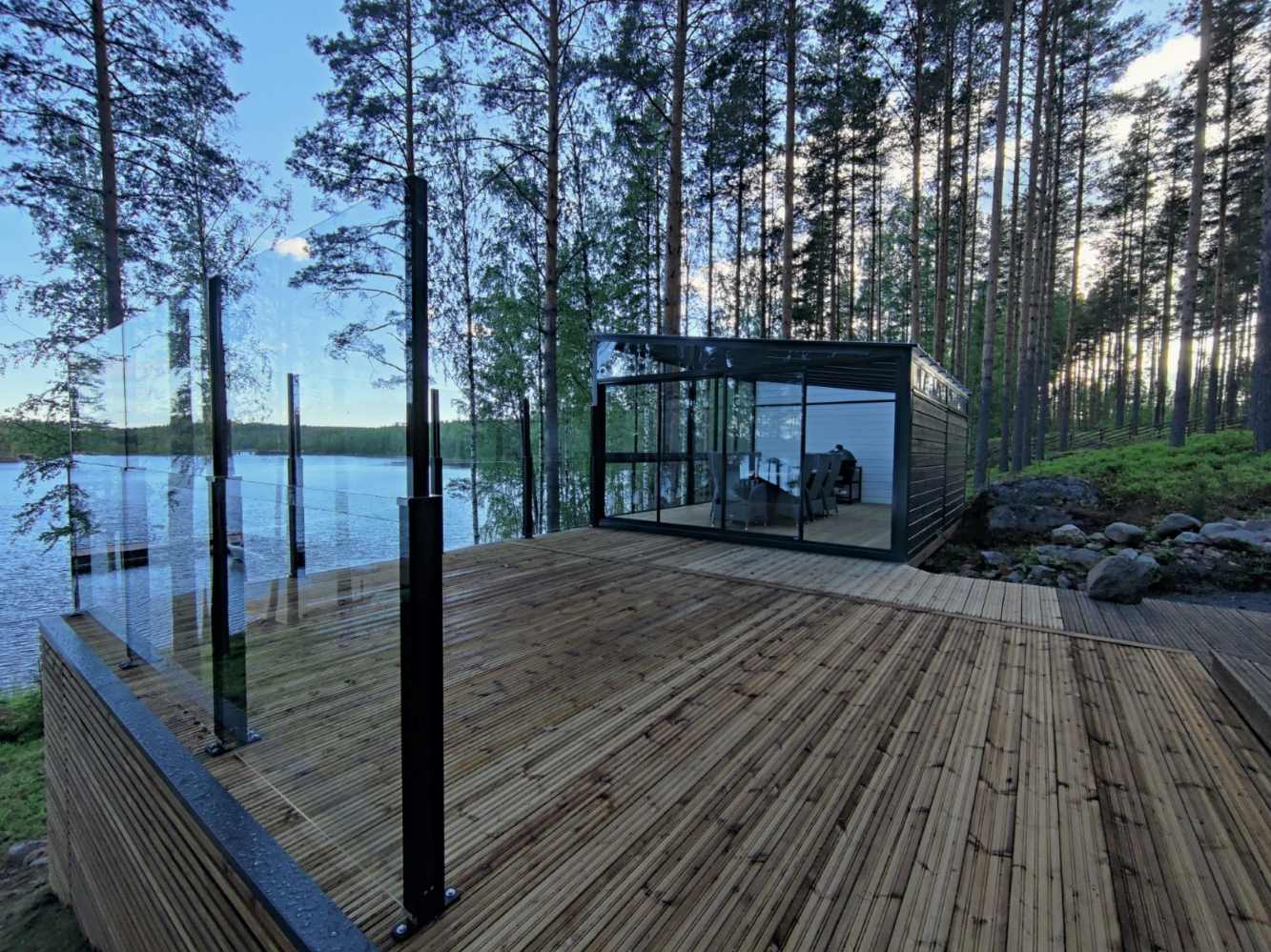 Nostettava lasikaide