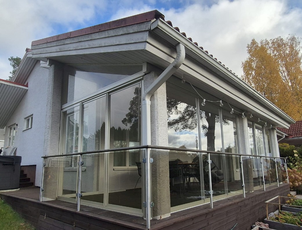 Lasiterassin hinta 2025